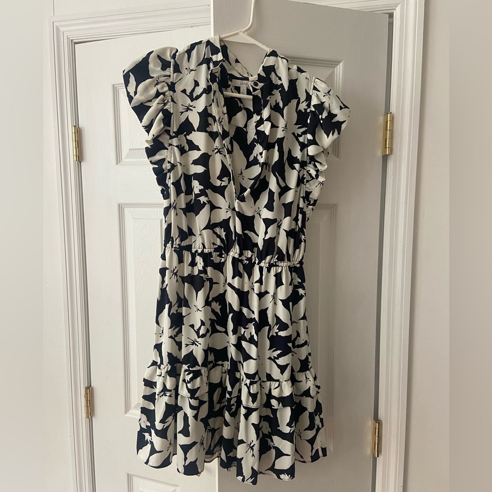 Joie short silk navy and white floral dress, ruffled short sleeve SZ SM
